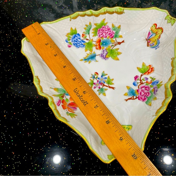 Orig Herend Handcrafted /Painted Triangle Serving Dish W Queen Victoria Pattern - Picture 6 of 7